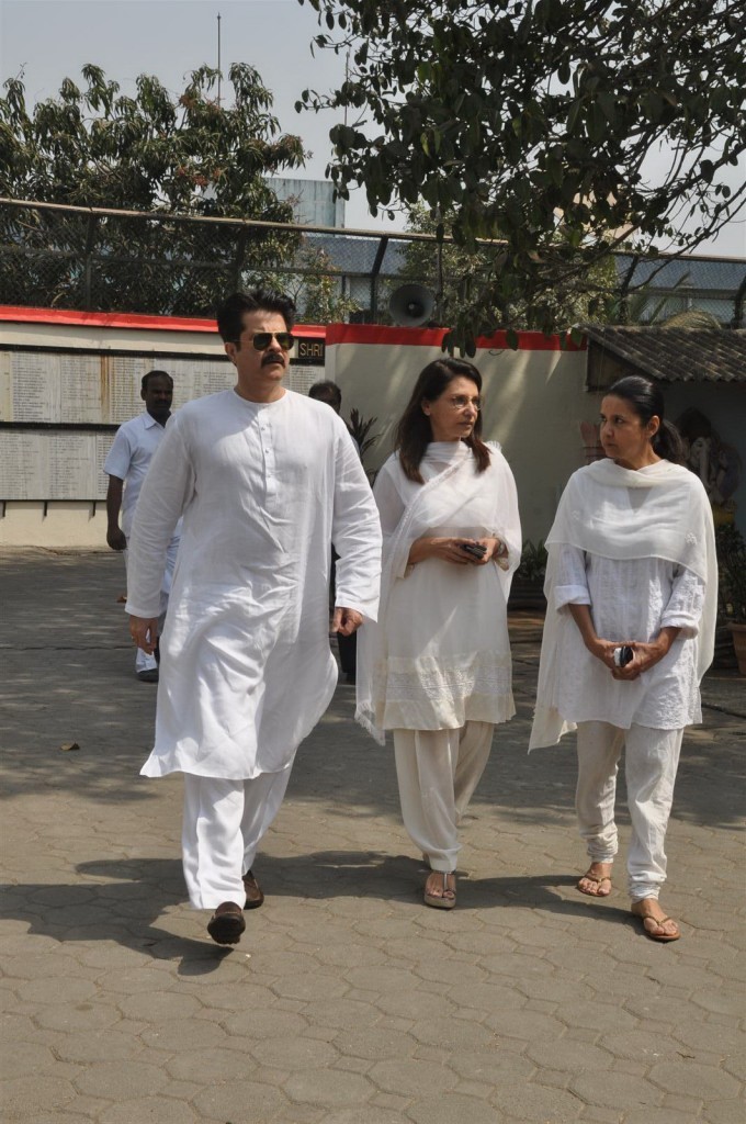 Mona Kapoor Funeral Ceremony - 47 / 68 photos