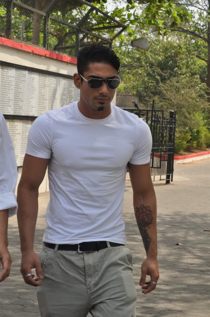 Mona Kapoor Funeral Ceremony - 48 / 68 photos