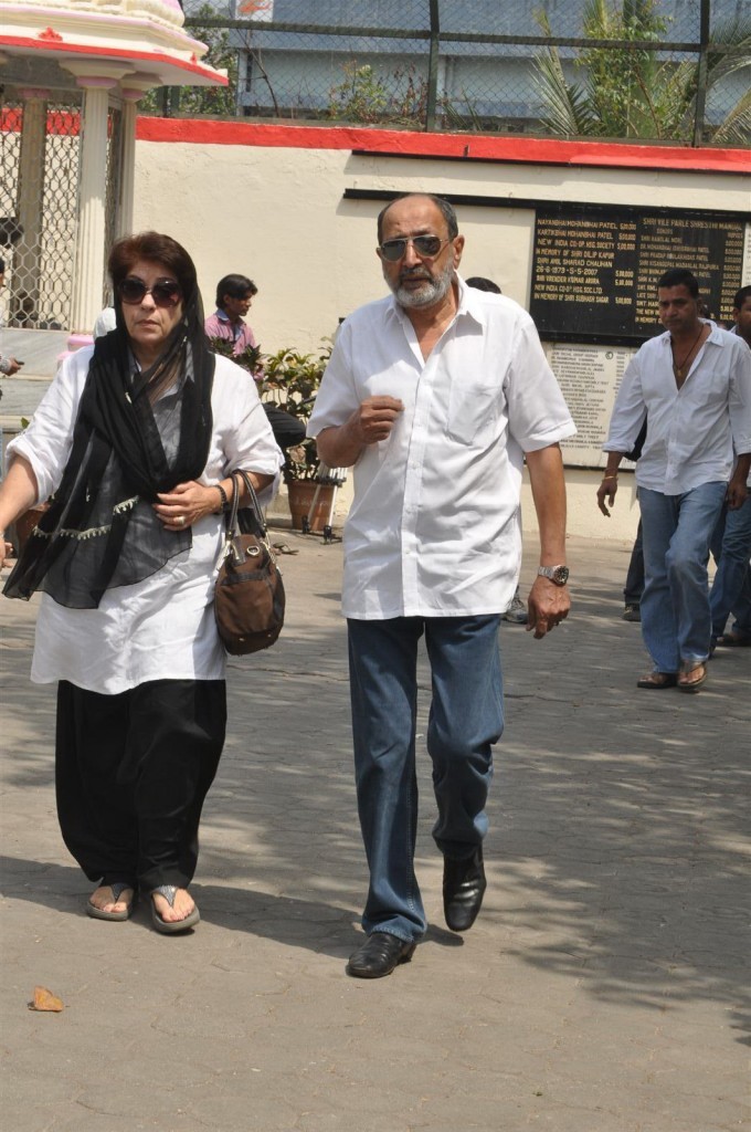 Mona Kapoor Funeral Ceremony - 57 / 68 photos