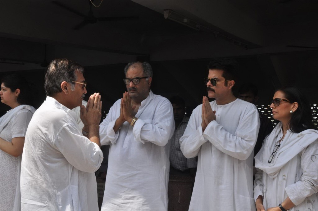 Mona Kapoor Funeral Ceremony - 58 / 68 photos