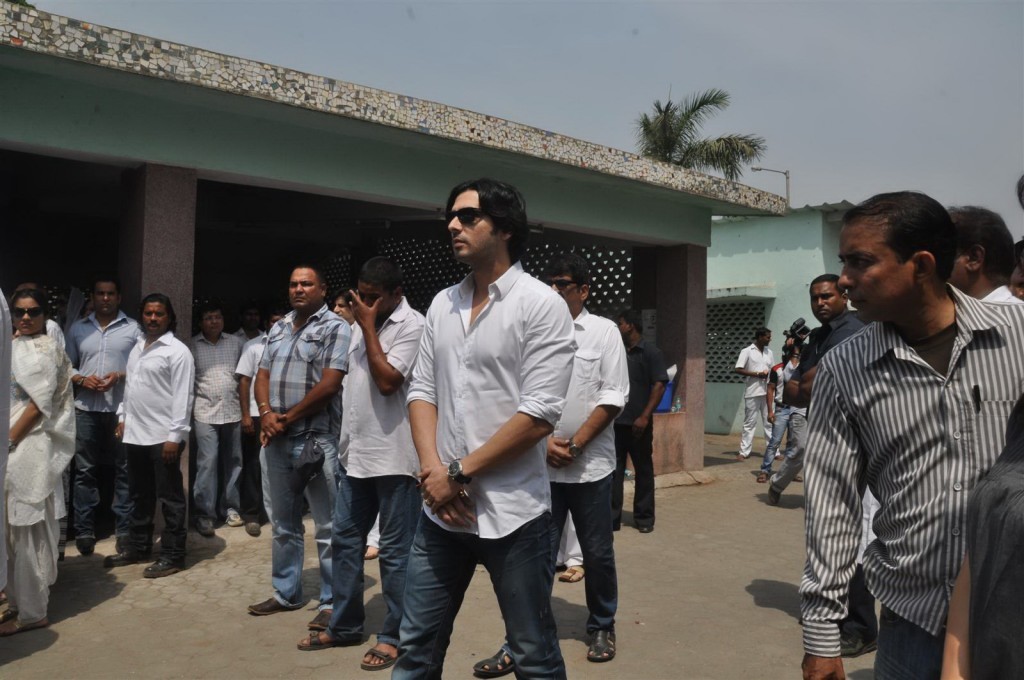 Mona Kapoor Funeral Ceremony - 68 / 68 photos