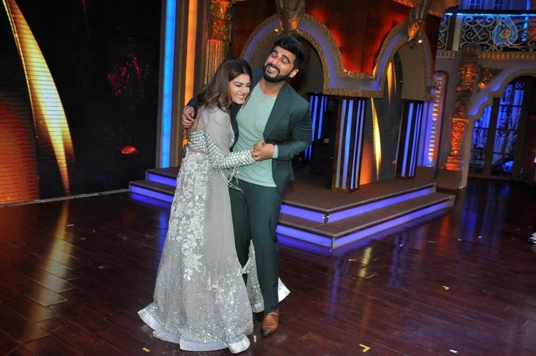 Mubarakan Team at Sabse Bada Kalakar Show - 21 / 27 photos