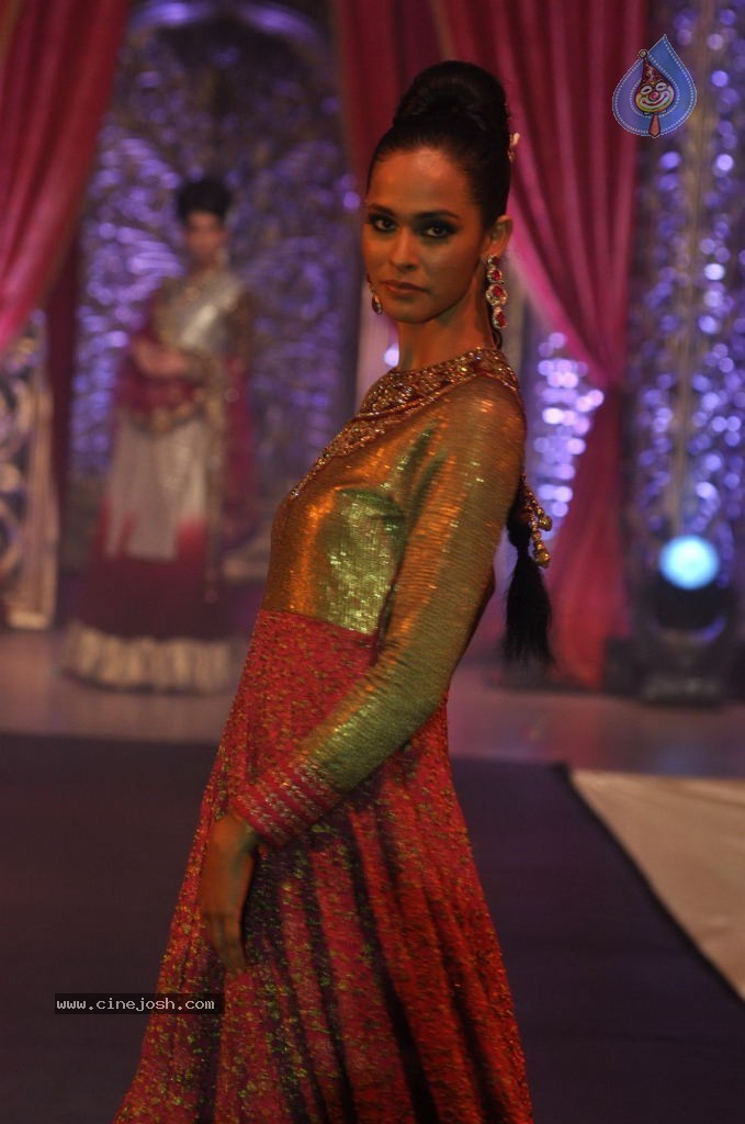 Mugdha Godse at Bridal Couture Show - 5 / 47 photos