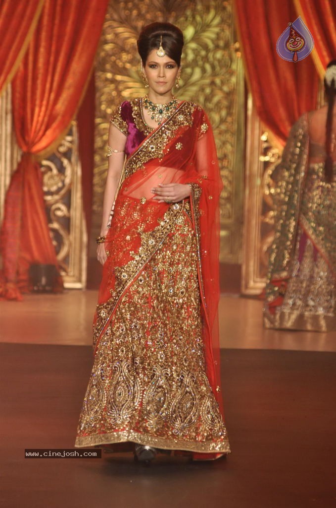 Mugdha Godse at Bridal Couture Show - 36 / 47 photos