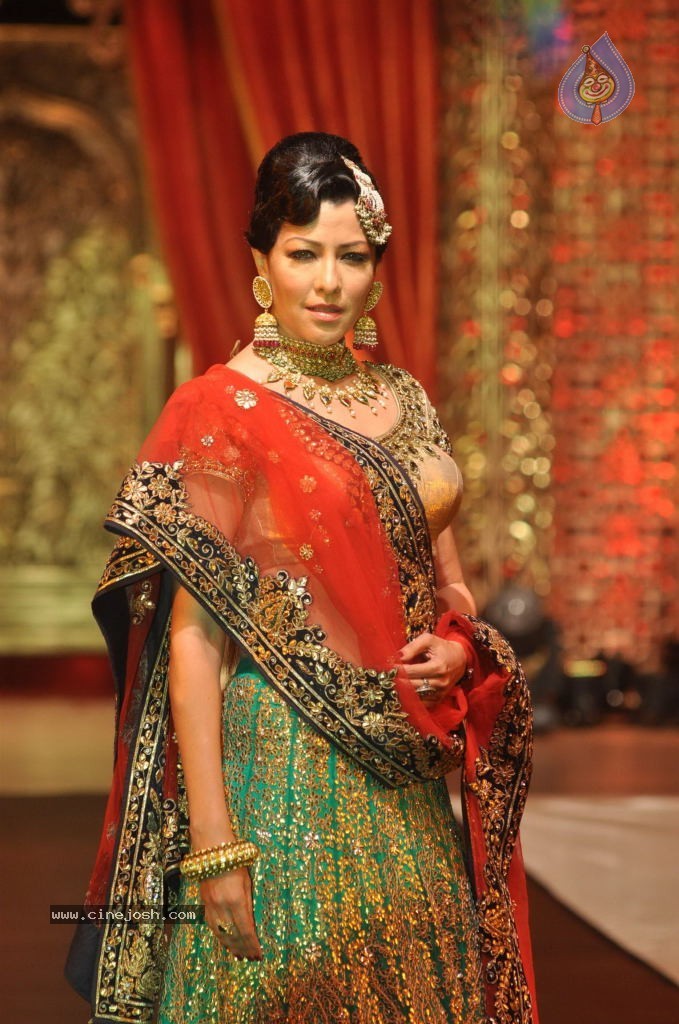 Mugdha Godse at Bridal Couture Show - 42 / 47 photos