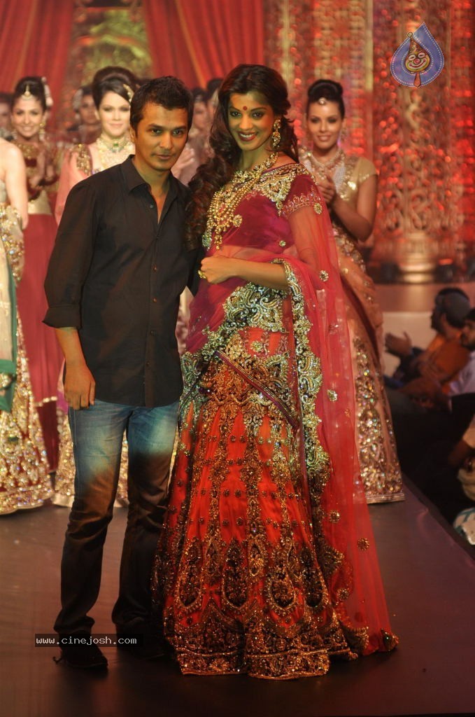 Mugdha Godse at Bridal Couture Show - 44 / 47 photos