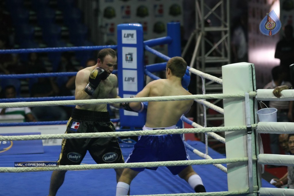 Mumbai Fighters and Bangkok Elephants Match - 10 / 52 photos