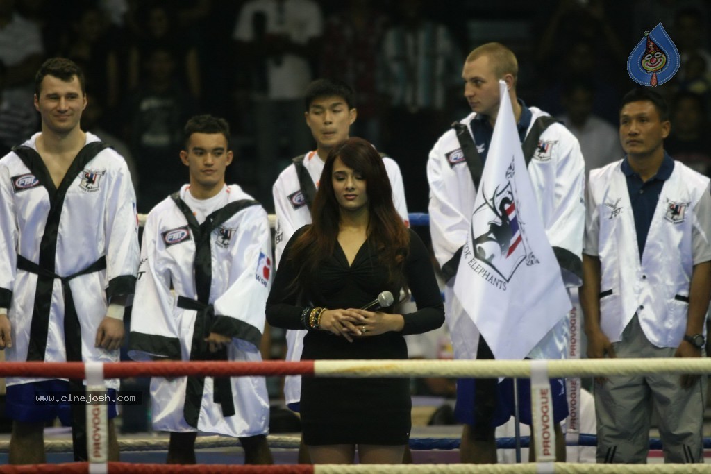 Mumbai Fighters and Bangkok Elephants Match - 27 / 52 photos