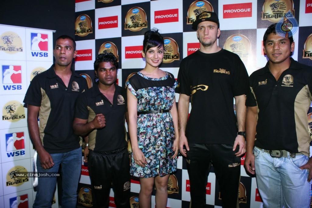 Mumbai Fighters and Bangkok Elephants Match - 40 / 52 photos