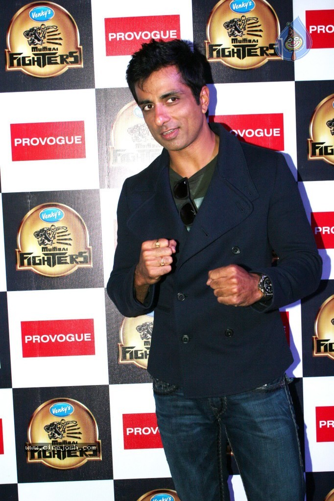 Mumbai Fighters and Bangkok Elephants Match - 43 / 52 photos