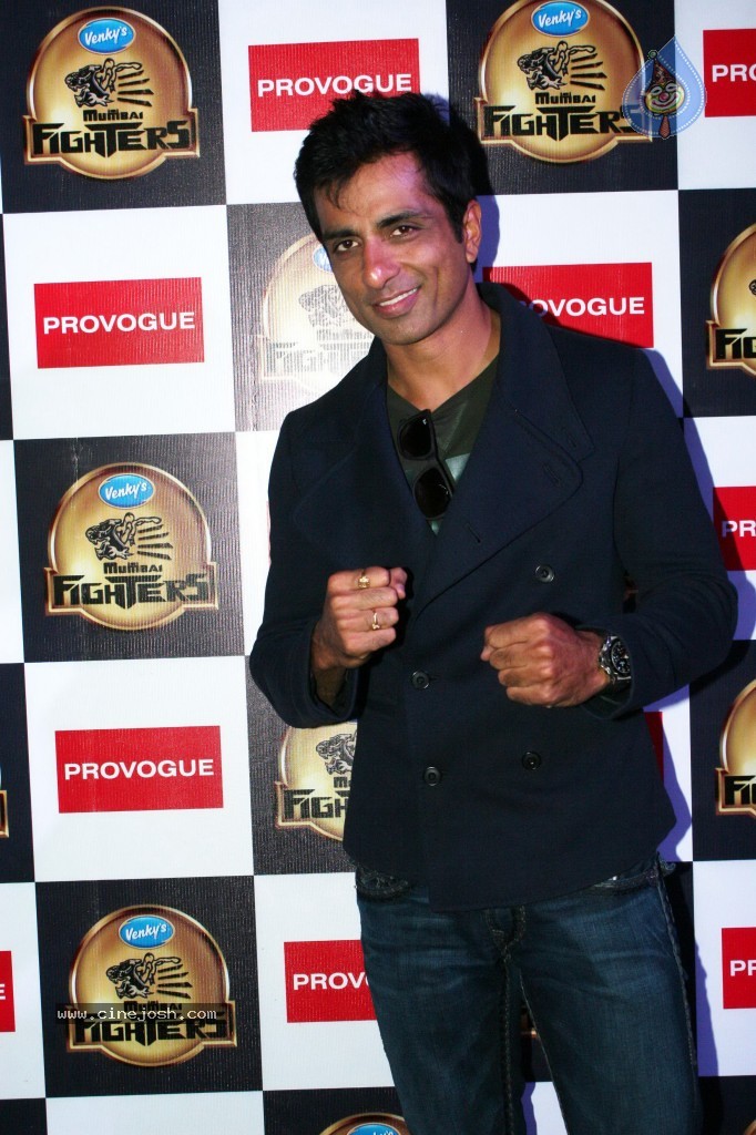 Mumbai Fighters and Bangkok Elephants Match - 44 / 52 photos