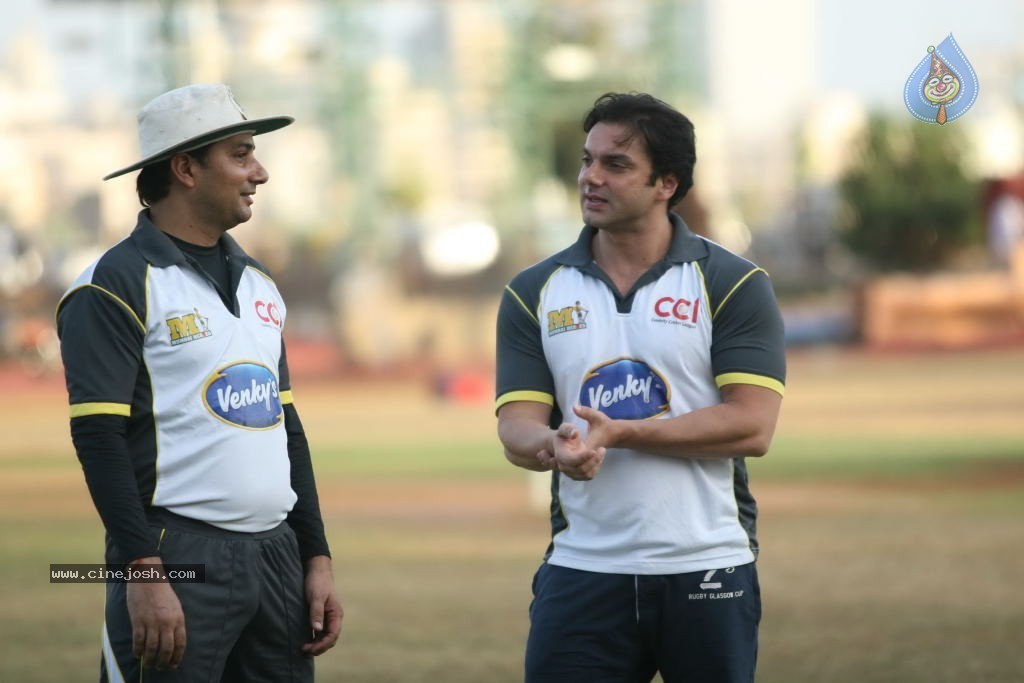 Mumbai Heroes vs Boxyboyz Match for CCL - 2 / 111 photos