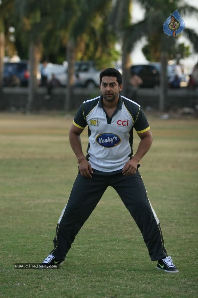 Mumbai Heroes vs Boxyboyz Match for CCL - 20 / 111 photos