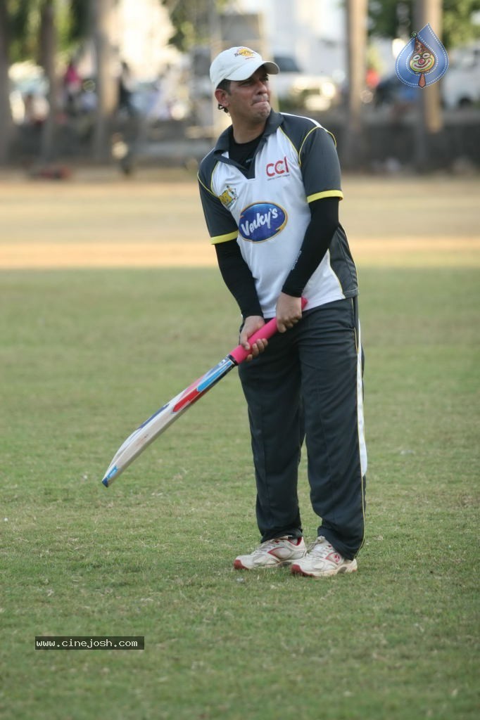 Mumbai Heroes vs Boxyboyz Match for CCL - 29 / 111 photos