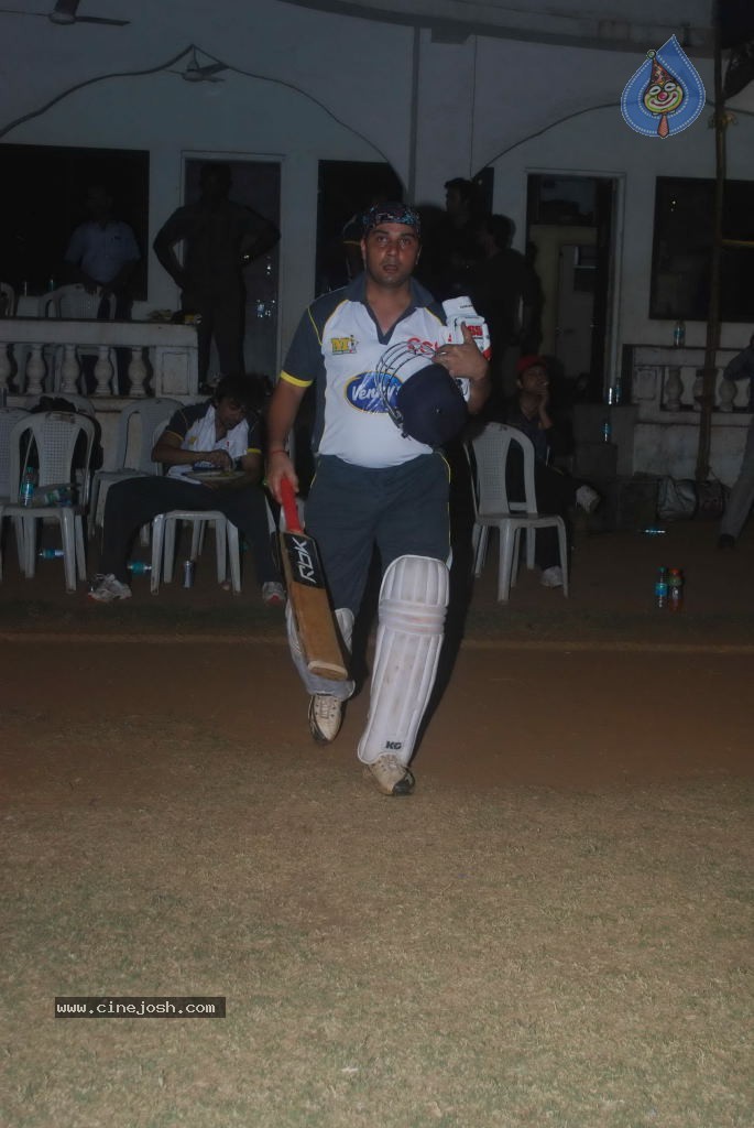Mumbai Heroes vs Boxyboyz Match for CCL - 47 / 111 photos