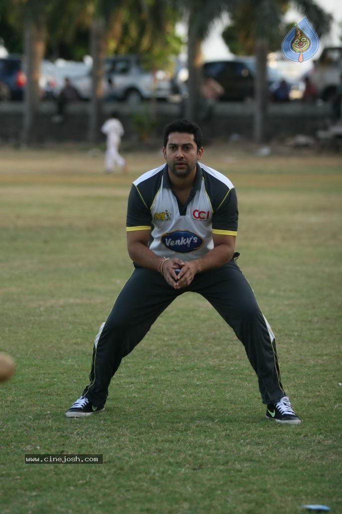 Mumbai Heroes vs Boxyboyz Match for CCL - 50 / 111 photos