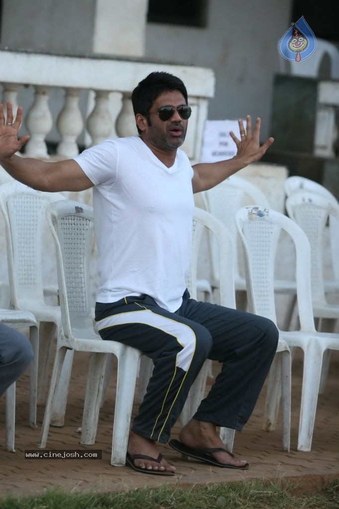 Mumbai Heroes vs Boxyboyz Match for CCL - 67 / 111 photos