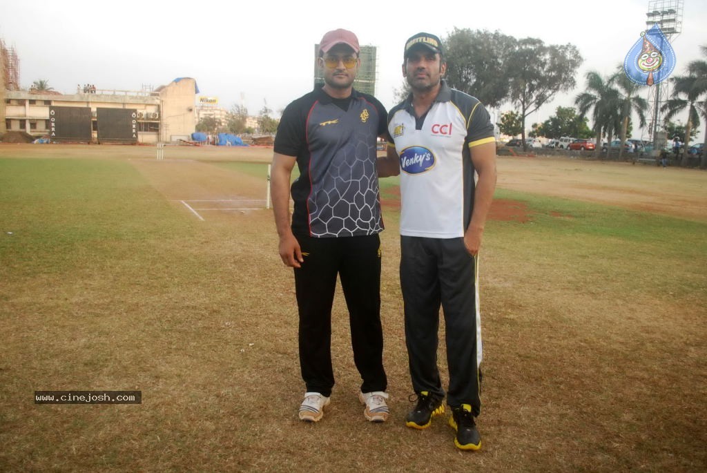 Mumbai Heroes vs Boxyboyz Match for CCL - 71 / 111 photos