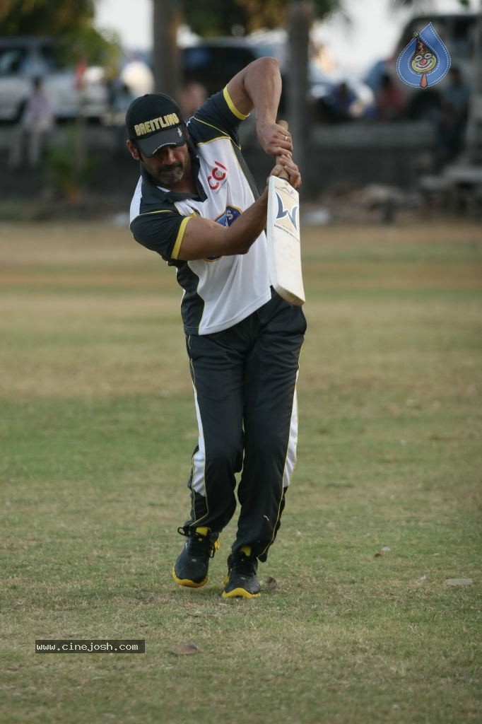 Mumbai Heroes vs Boxyboyz Match for CCL - 77 / 111 photos