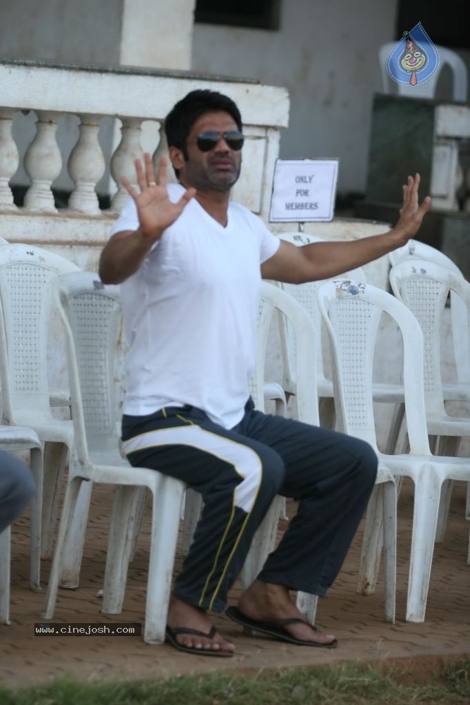 Mumbai Heroes vs Boxyboyz Match for CCL - 78 / 111 photos