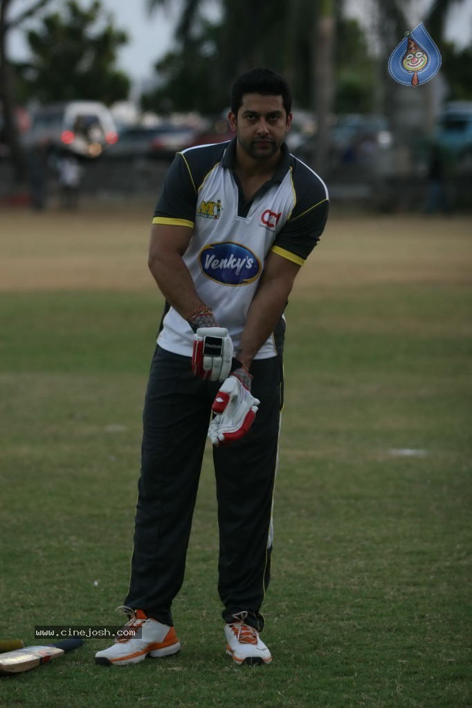 Mumbai Heroes vs Boxyboyz Match for CCL - 85 / 111 photos