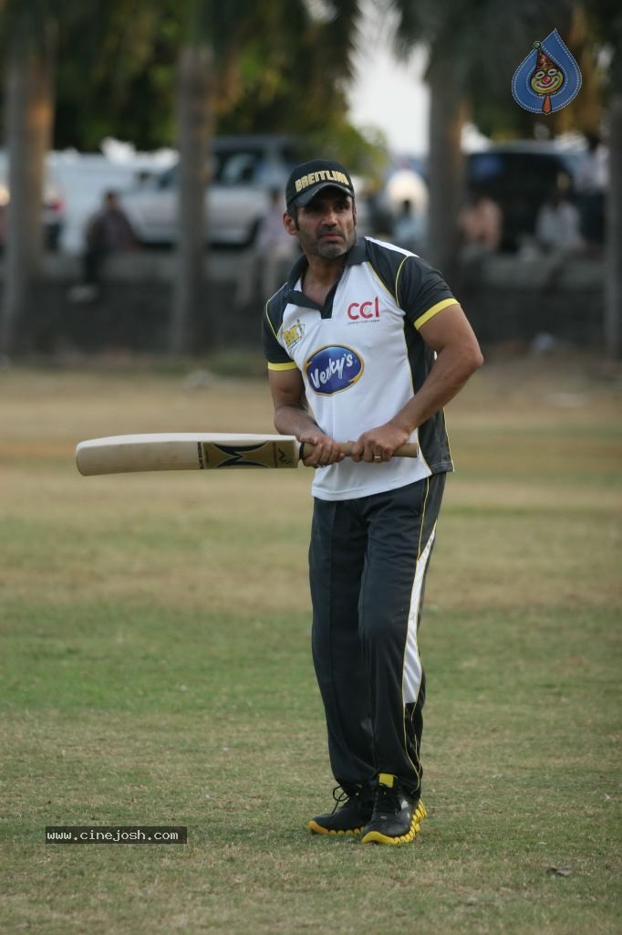 Mumbai Heroes vs Boxyboyz Match for CCL - 87 / 111 photos