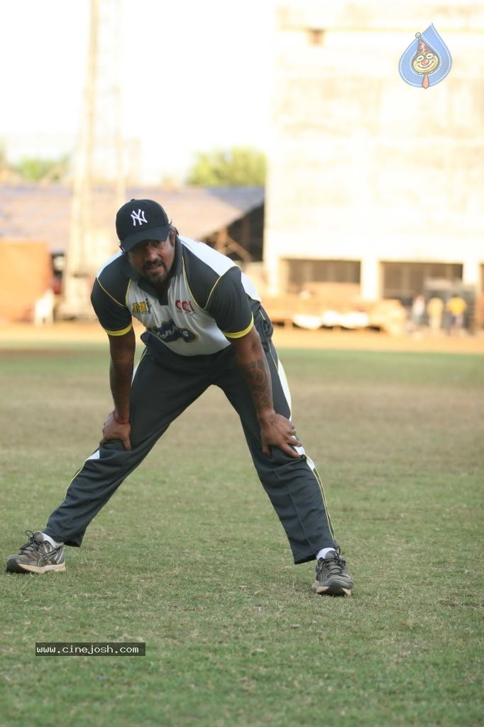 Mumbai Heroes vs Boxyboyz Match for CCL - 92 / 111 photos