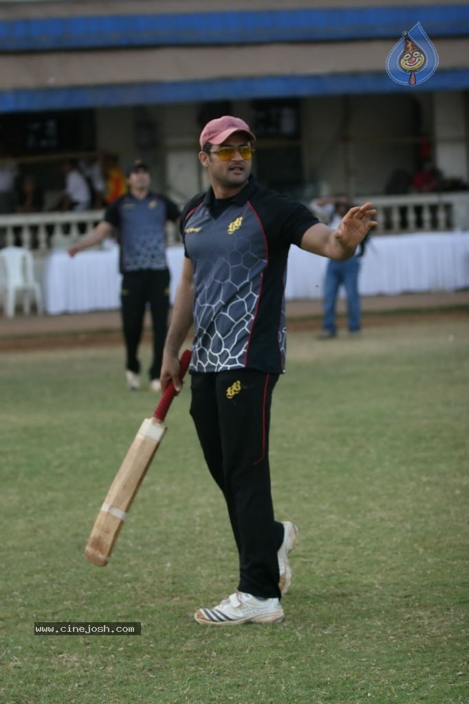 Mumbai Heroes vs Boxyboyz Match for CCL - 100 / 111 photos
