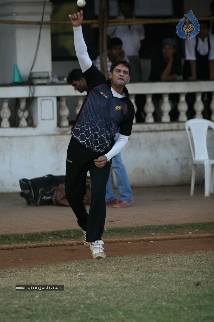 Mumbai Heroes vs Boxyboyz Match for CCL - 107 / 111 photos