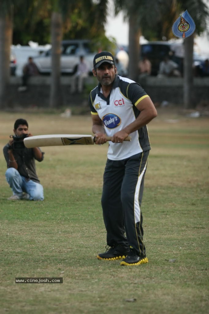 Mumbai Heroes vs Boxyboyz Match for CCL - 111 / 111 photos