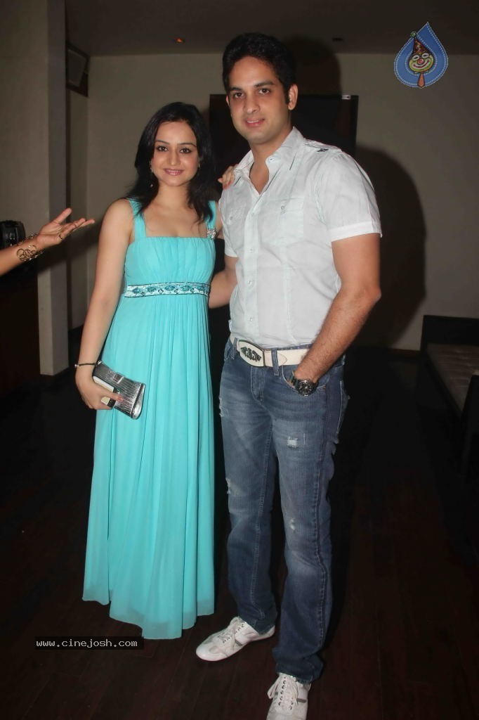 Munisha Khatwani Birthday Party 2011 - 6 / 81 photos