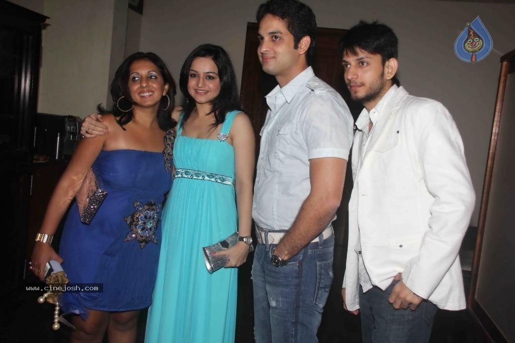 Munisha Khatwani Birthday Party 2011 - 13 / 81 photos