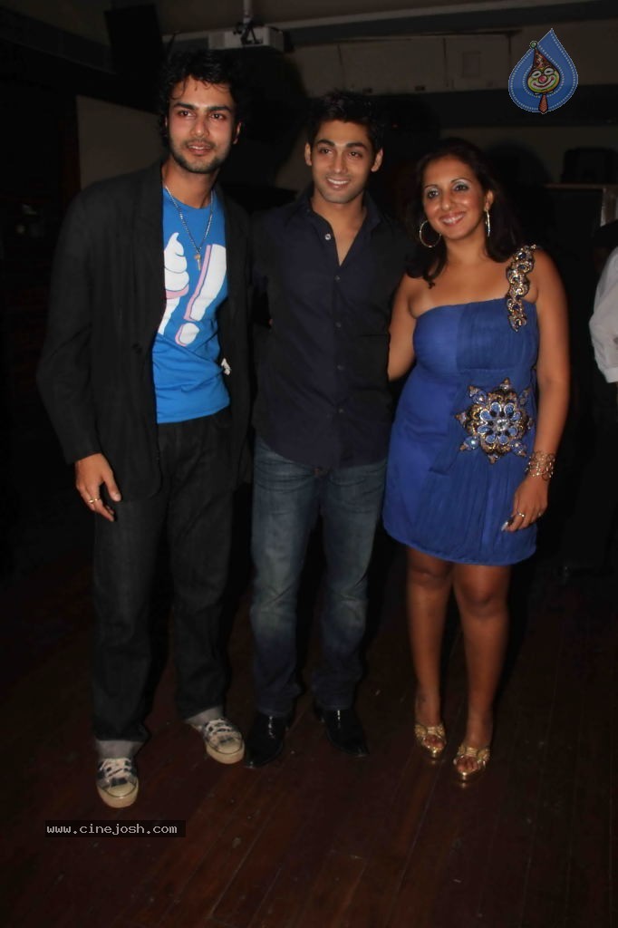 Munisha Khatwani Birthday Party 2011 - 21 / 81 photos