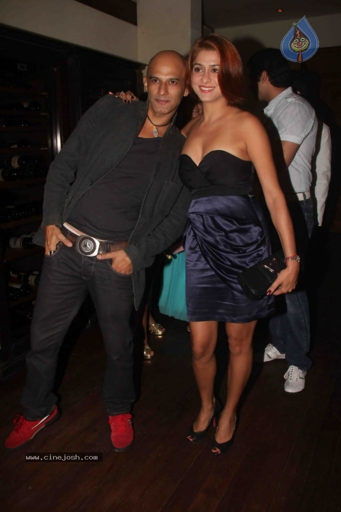 Munisha Khatwani Birthday Party 2011 - 23 / 81 photos