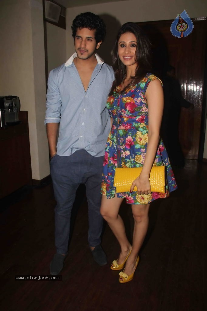 Munisha Khatwani Birthday Party 2011 - 31 / 81 photos