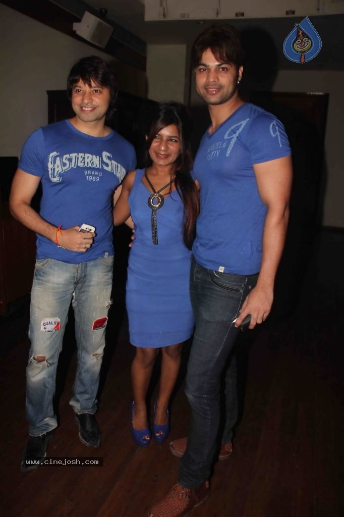 Munisha Khatwani Birthday Party 2011 - 48 / 81 photos