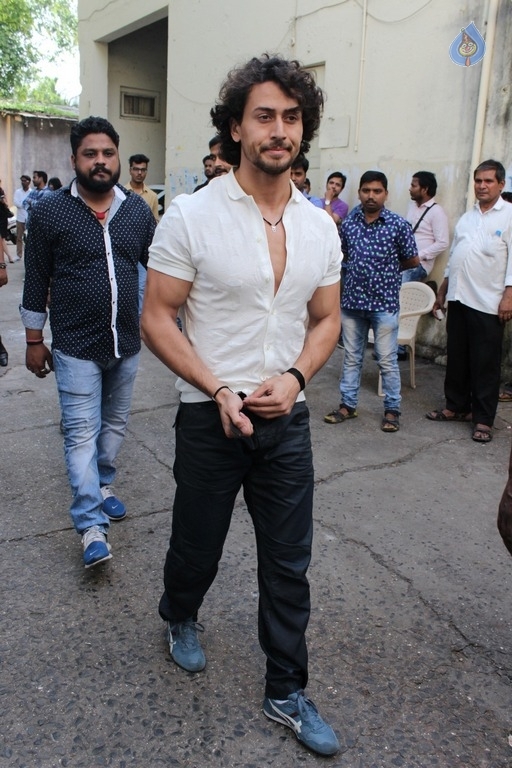 Munna Michael Film Promoting Photos - 24 / 39 photos