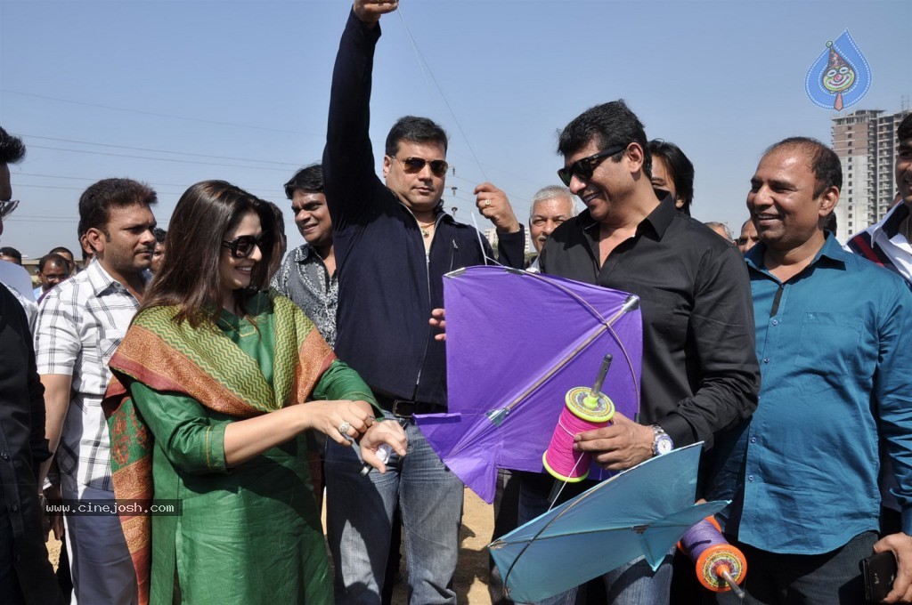 Nagma at Kite Flying Competition  - 24 / 48 photos