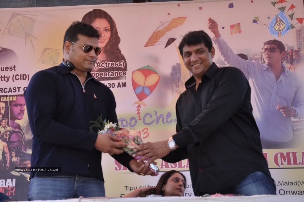 Nagma at Kite Flying Competition  - 26 / 48 photos
