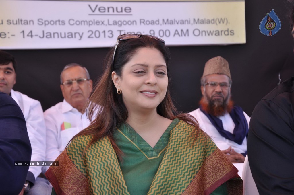 Nagma at Kite Flying Competition  - 27 / 48 photos