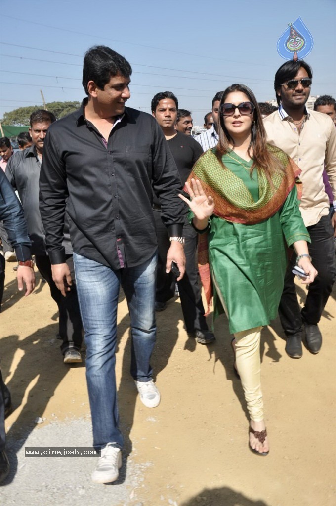 Nagma at Kite Flying Competition  - 31 / 48 photos