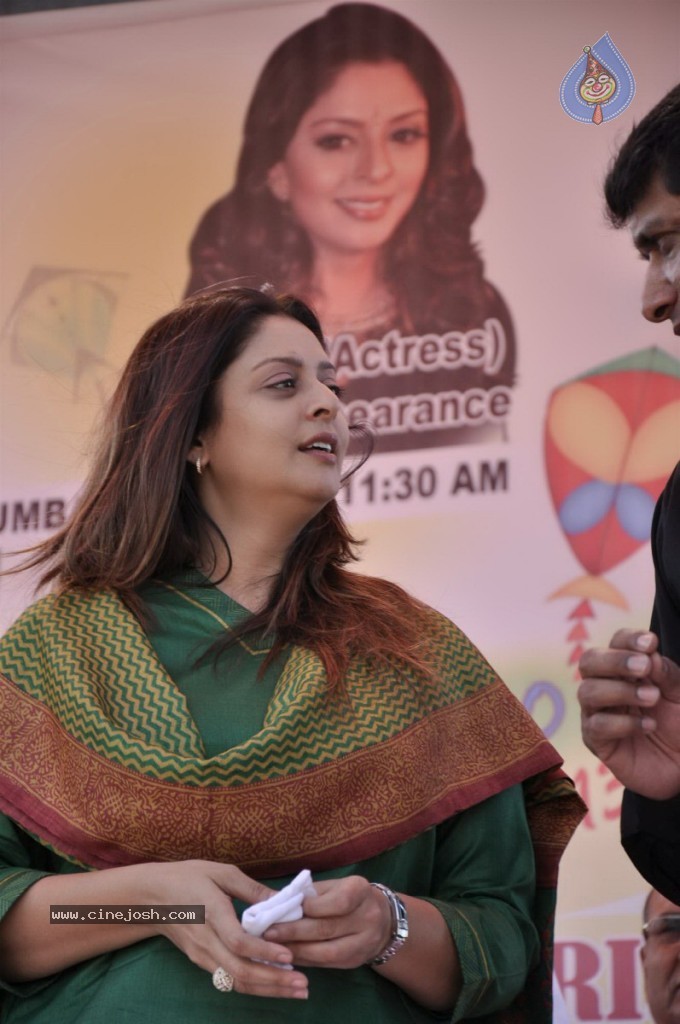 Nagma at Kite Flying Competition  - 35 / 48 photos