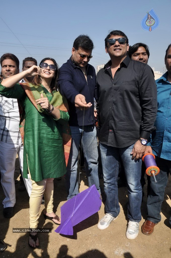 Nagma at Kite Flying Competition  - 39 / 48 photos