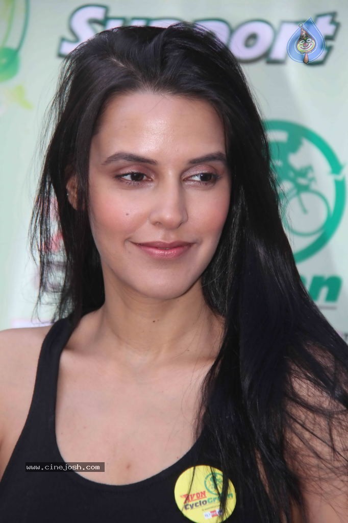 Neha Dhupia at 92.7 FM Cyclogreen Marathon Event - 12 / 40 photos