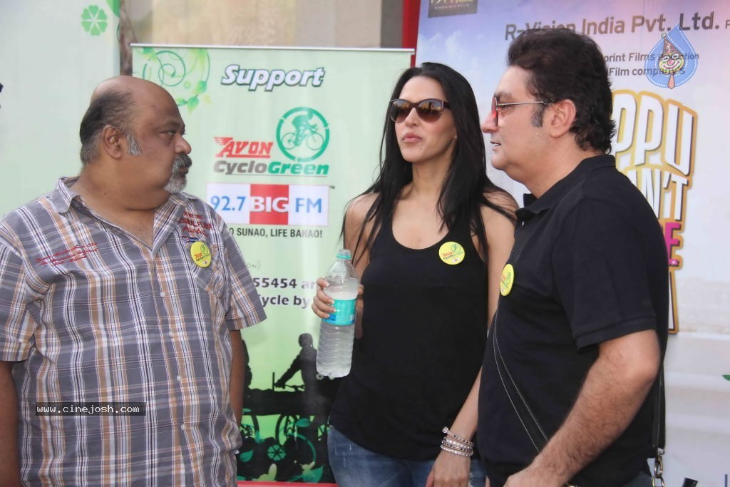 Neha Dhupia at 92.7 FM Cyclogreen Marathon Event - 38 / 40 photos