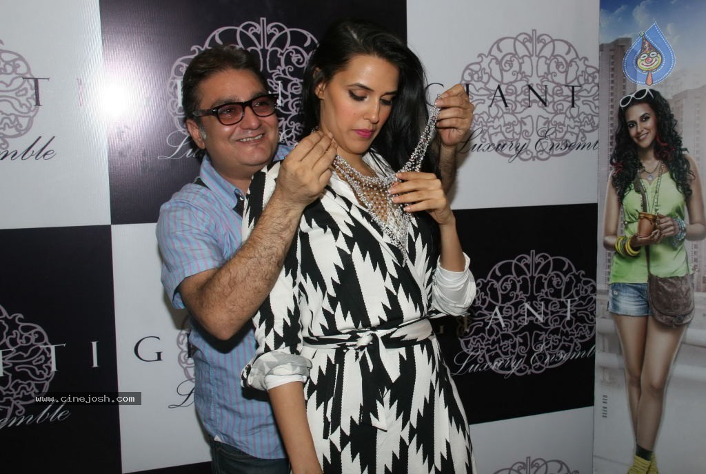 Neha Dhupia at Gianti Event - 22 / 28 photos