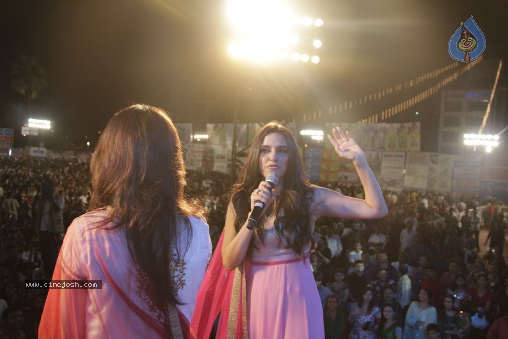 Neha Dhupia Promotes Rush - 17 / 28 photos