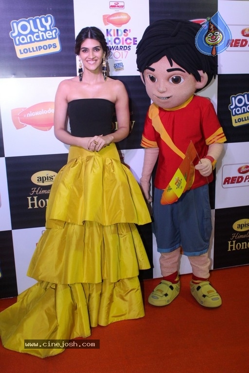 Nickelodeon Kids Choice Awards 2017 Orange Carpet - 4 / 36 photos