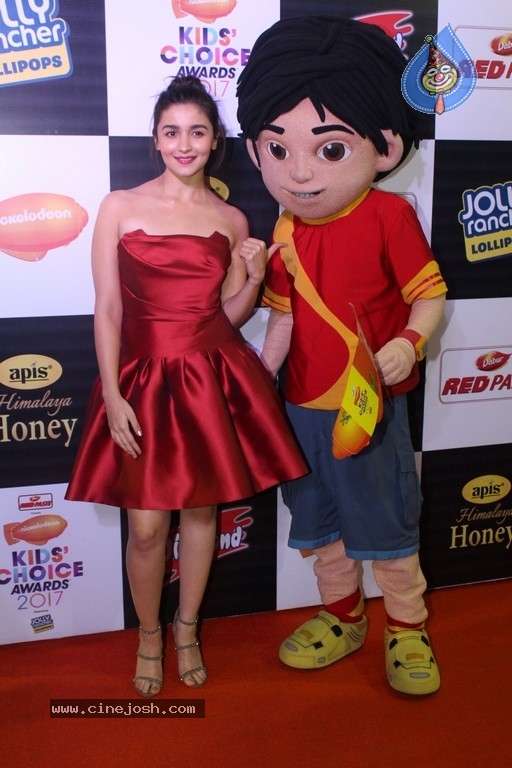 Nickelodeon Kids Choice Awards 2017 Orange Carpet - 5 / 36 photos