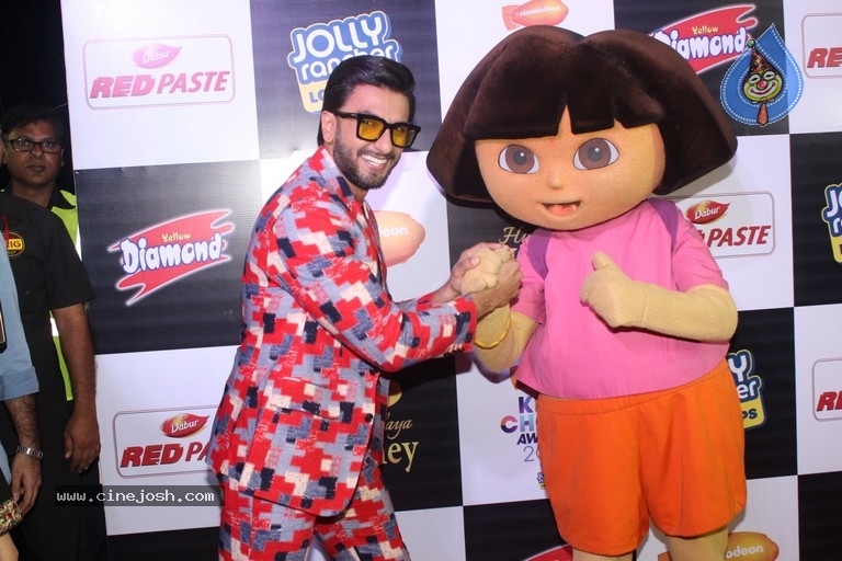 Nickelodeon Kids Choice Awards 2017 Orange Carpet - 7 / 36 photos